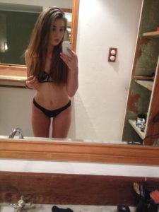 fille du 12 nue total en photo