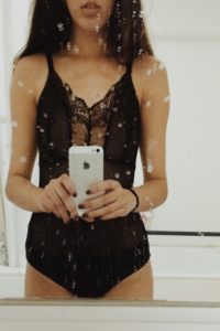 selfie coquin pour calin dans le 12 avec filles bonne