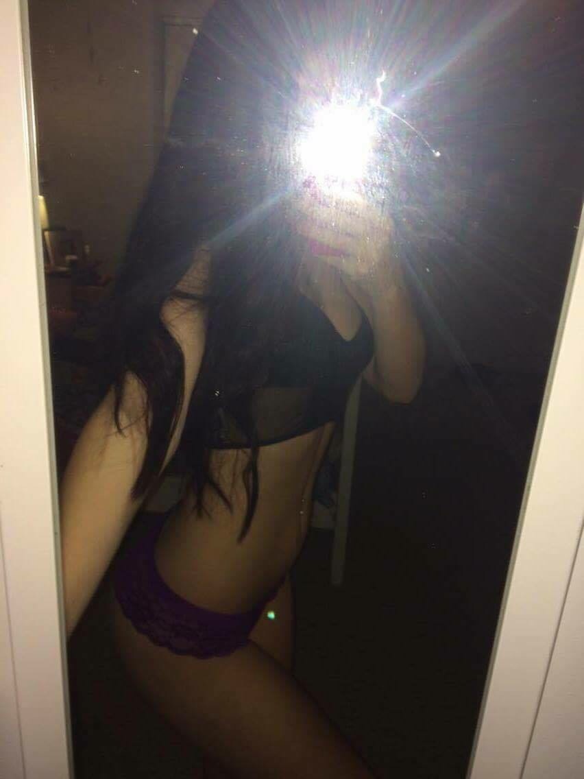 selfie sexy du 29 de femme coquine